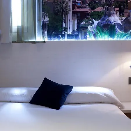 Bcn兰布拉旅馆 2*